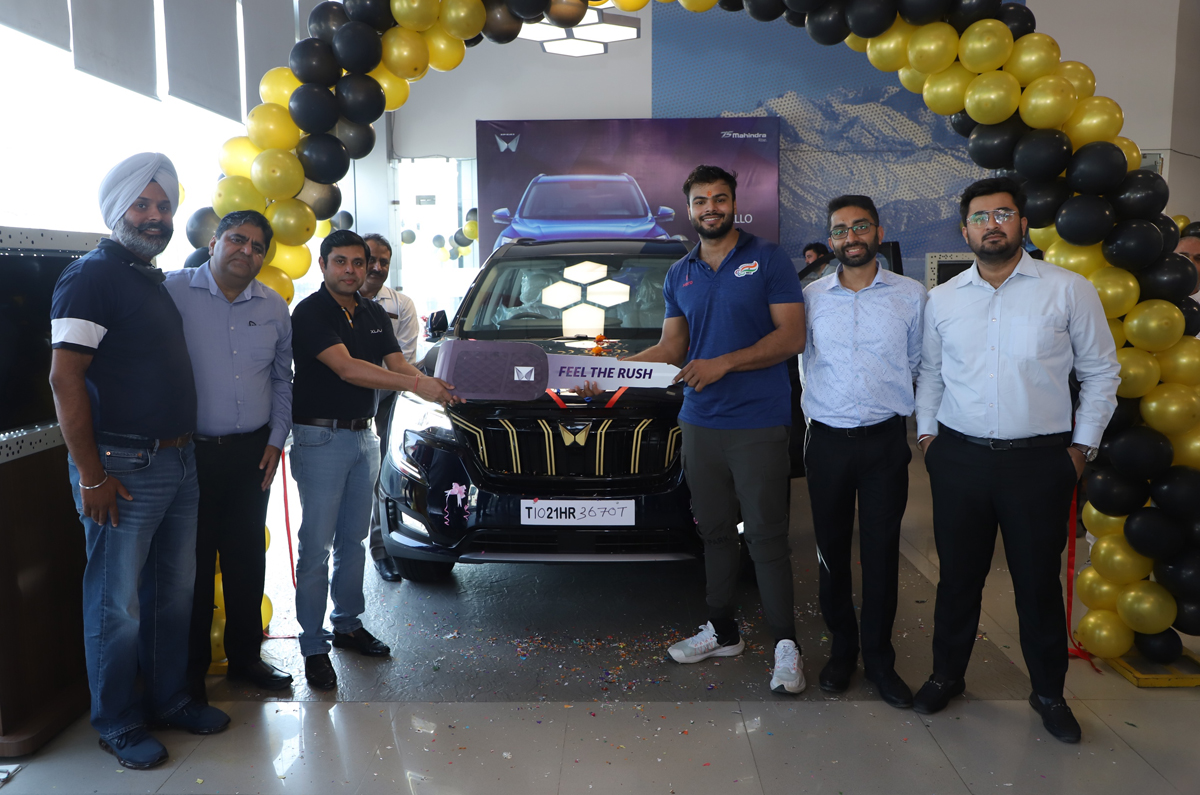 Neeraj Chopra, Sumit Antil gifted personalised Mahindra XUV700 by Anand